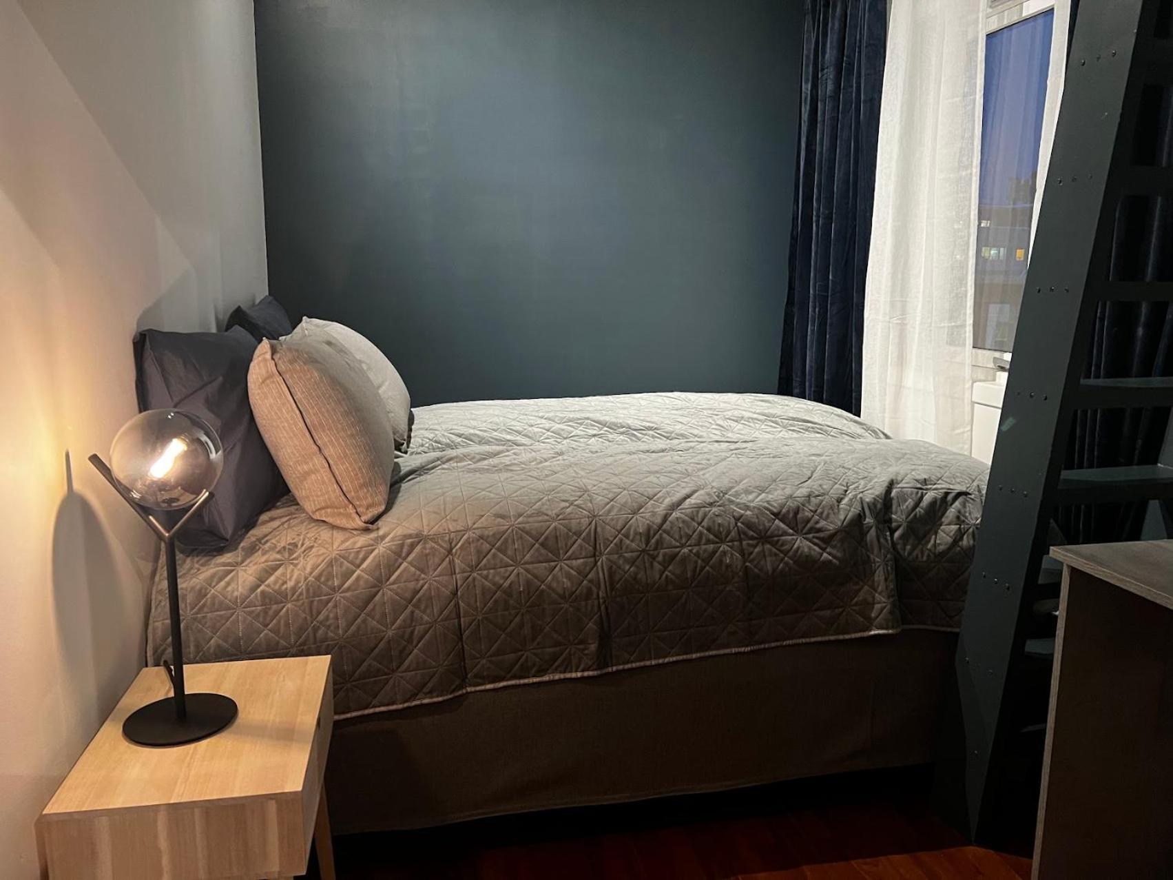 Charming Loft Retreat On Tromso'S Historic Main Street: 3-Minute Stroll To City Square المظهر الخارجي الصورة